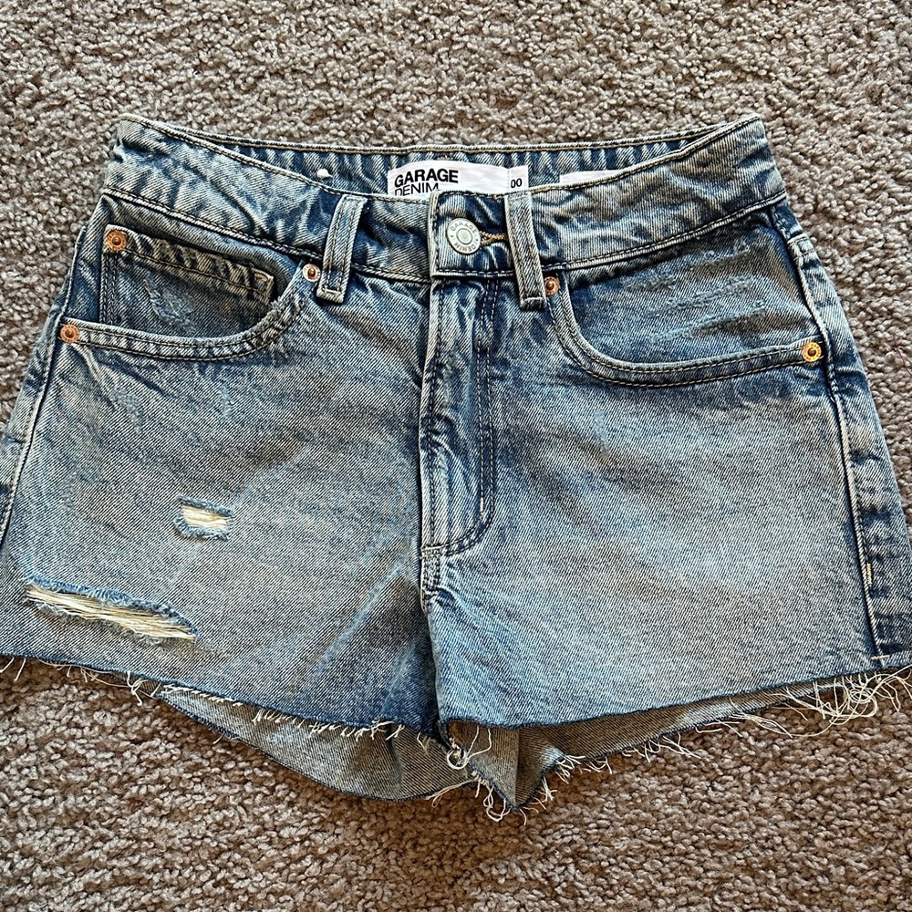 NWOT Garage Woman’s Classic Cut Off Mom Shorts